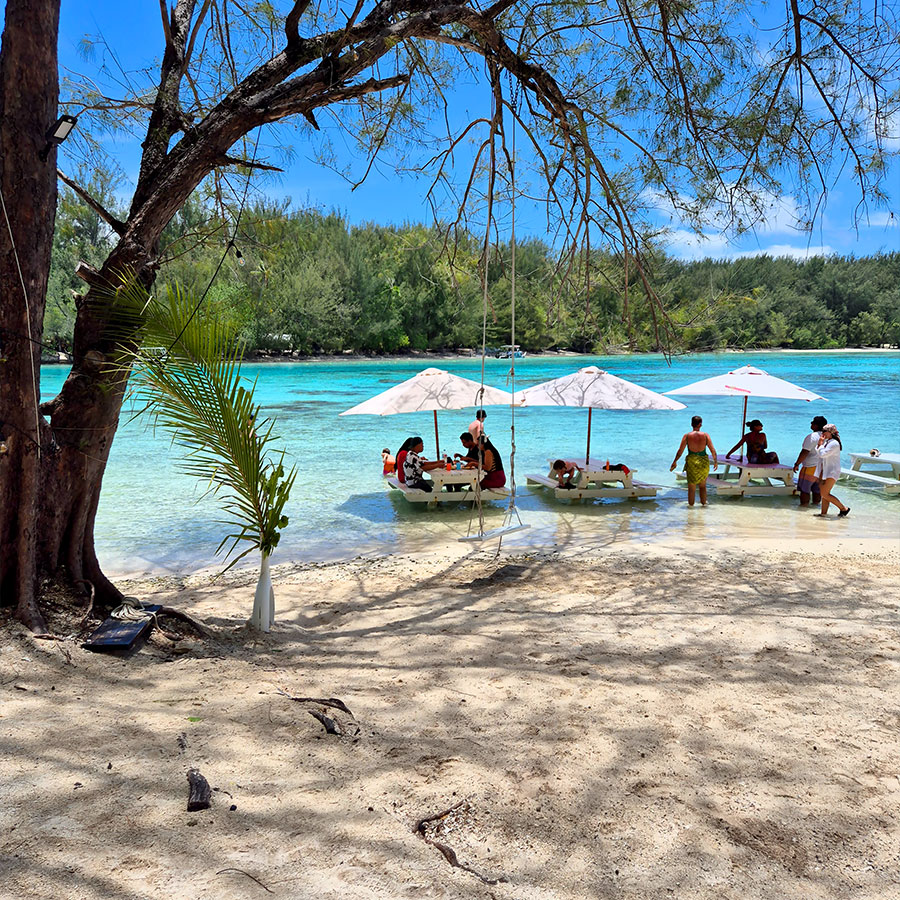 Déjeuner sur le motu Déjeuner sur le motu